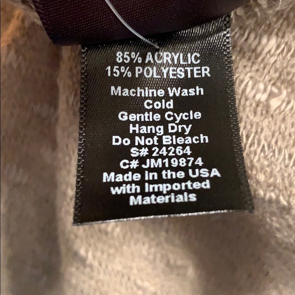 BNWT pullover - Picture 4 of 4
